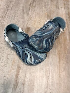 CROCS Marbled Navy and White Slip-On Clog